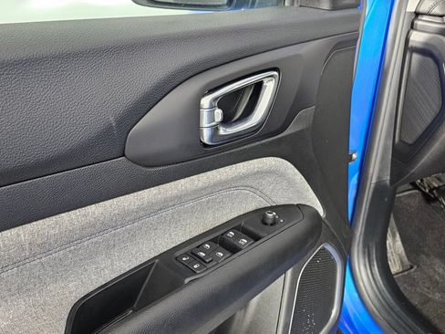Used 2022 Jeep Compass Latitude FWD image 17