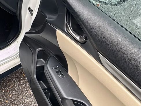 Used 2018 Honda Civic Sport image 29