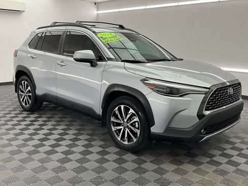 Used 2024 Toyota Corolla Cross XLE w/ Convenience Package image 3