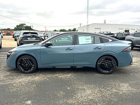 New 2026 Nissan Sentra SR w/ Floor Mat Package FWD image 5