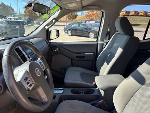 Used 2015 Nissan Xterra X image 26