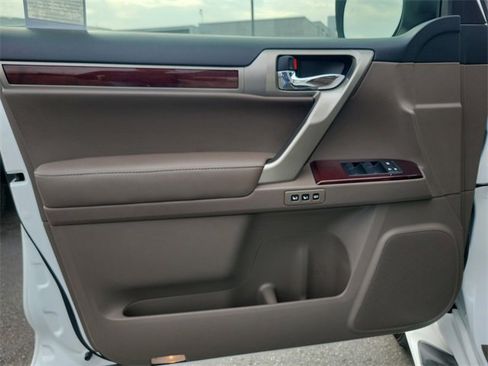 Used 2015 Lexus GX 460 image 19