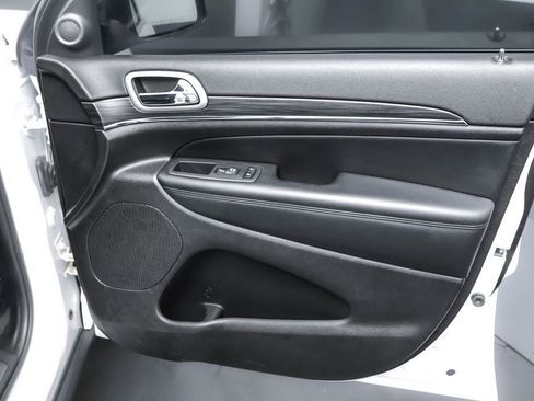 Used 2022 Jeep Grand Cherokee Limited image 32