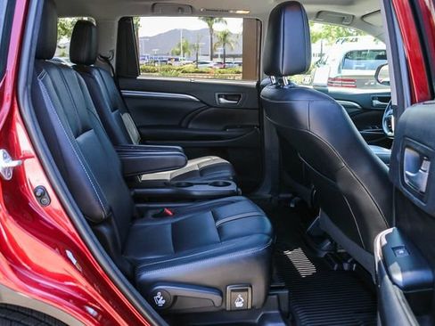 Used 2018 Toyota Highlander SE FWD image 21