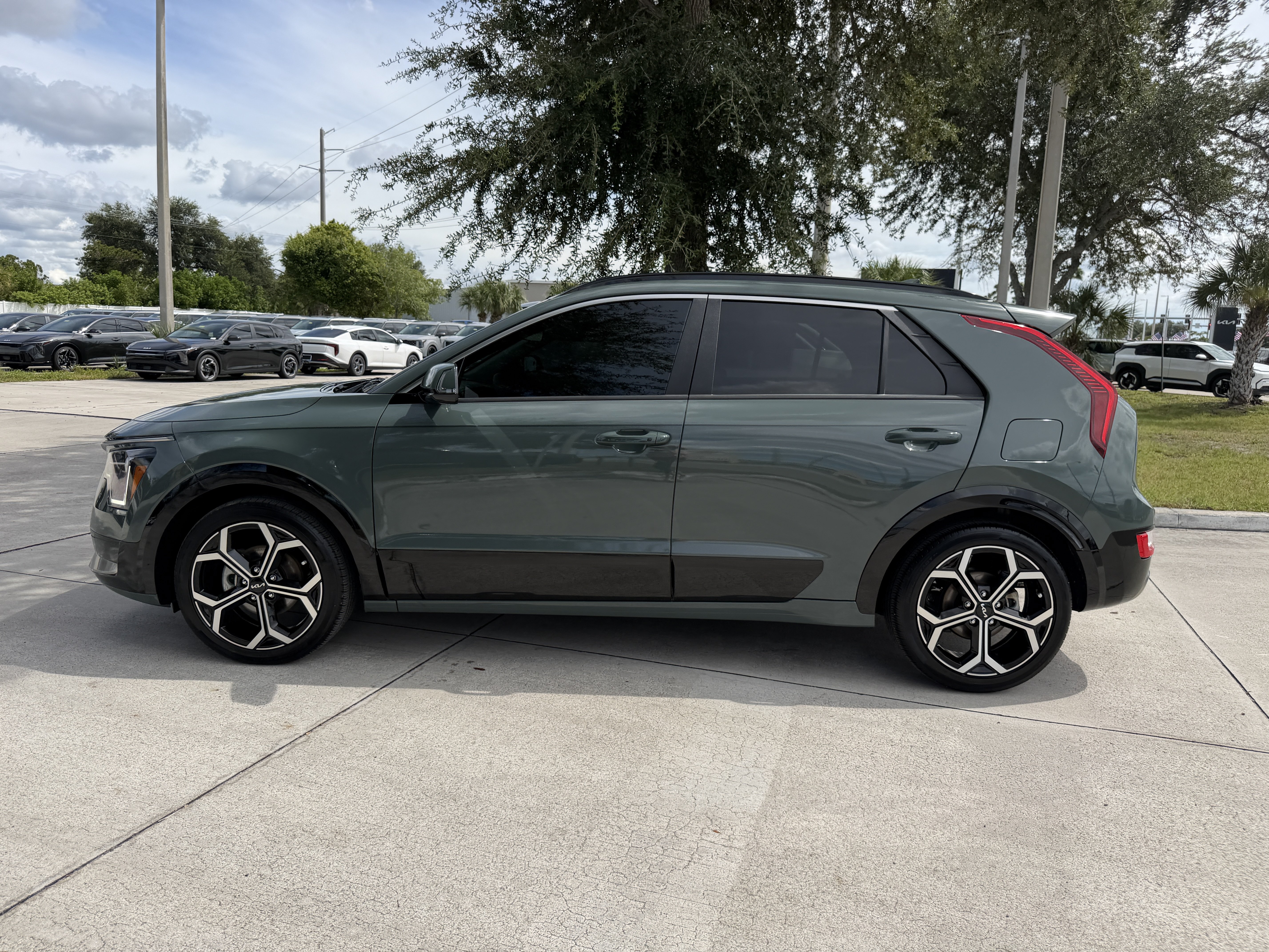 Certified 2024 Kia Niro EX Touring FWD image 6