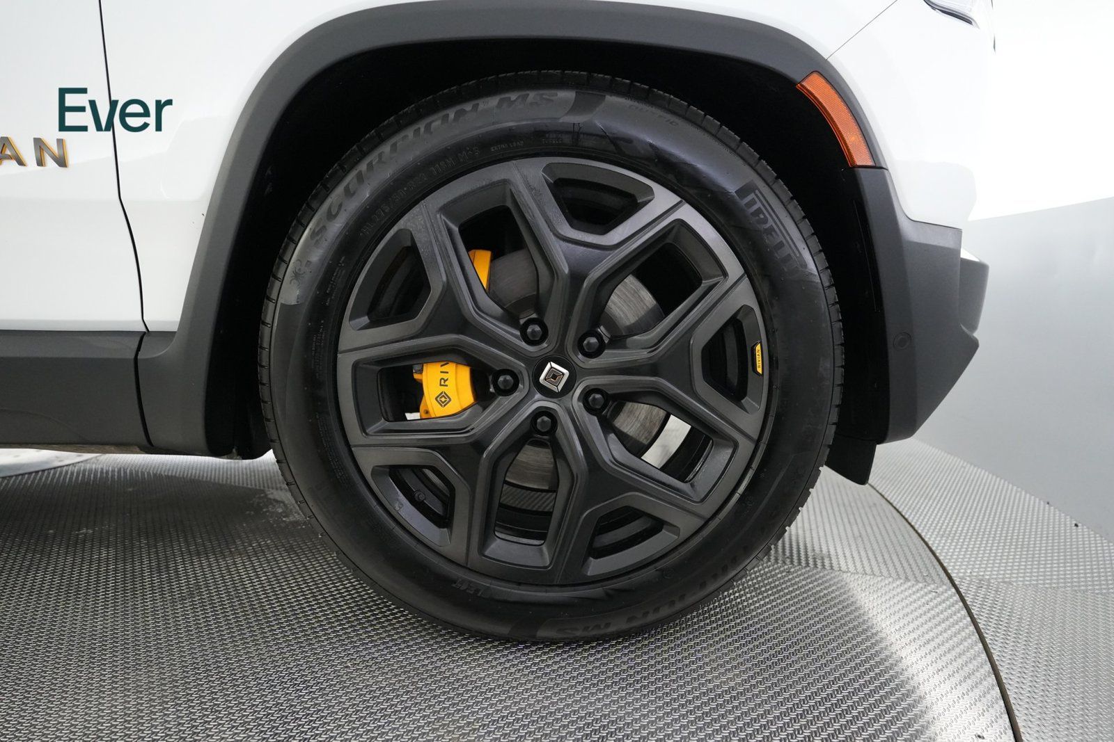 Used 2025 Rivian R1S Premium Dual AWD/4WD image 21