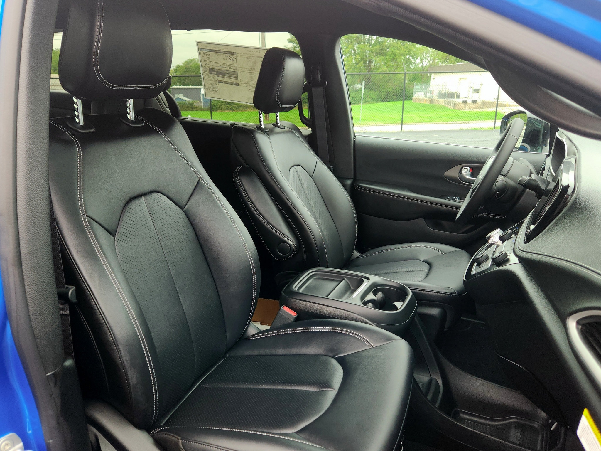 New 2027 Chrysler Pacifica Select FWD image 46