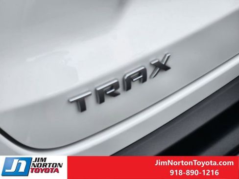 Used 2025 Chevrolet Trax LT w/ Driver Confidence Package FWD image 13