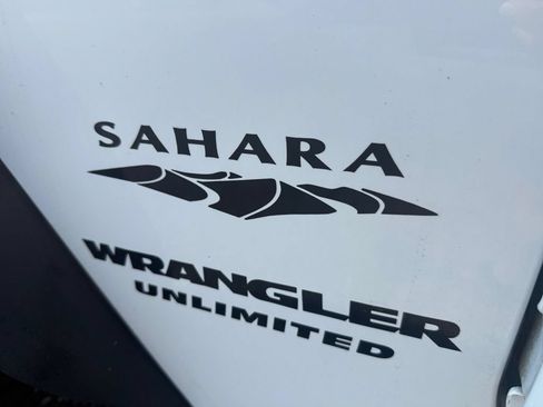 Used 2015 Jeep Wrangler Unlimited Sahara w/ Max Tow Package AWD/4WD image 17