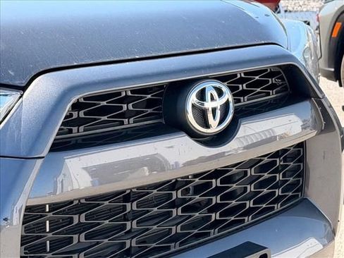 Used 2018 Toyota 4Runner SR5 Premium AWD/4WD image 32