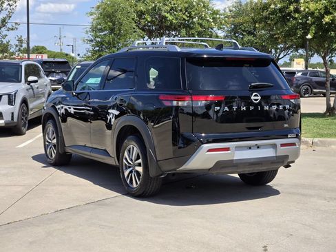 Used 2025 Nissan Pathfinder SL FWD image 3
