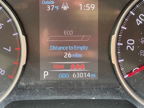 Used 2021 Toyota RAV4 XLE Premium image 17