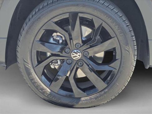 Used 2023 Volkswagen Taos SE w/ Black Wheel Package FWD image 23