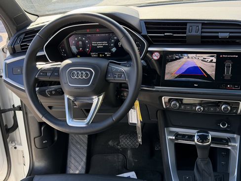 Used 2025 Audi Q3 2.0T Premium image 20