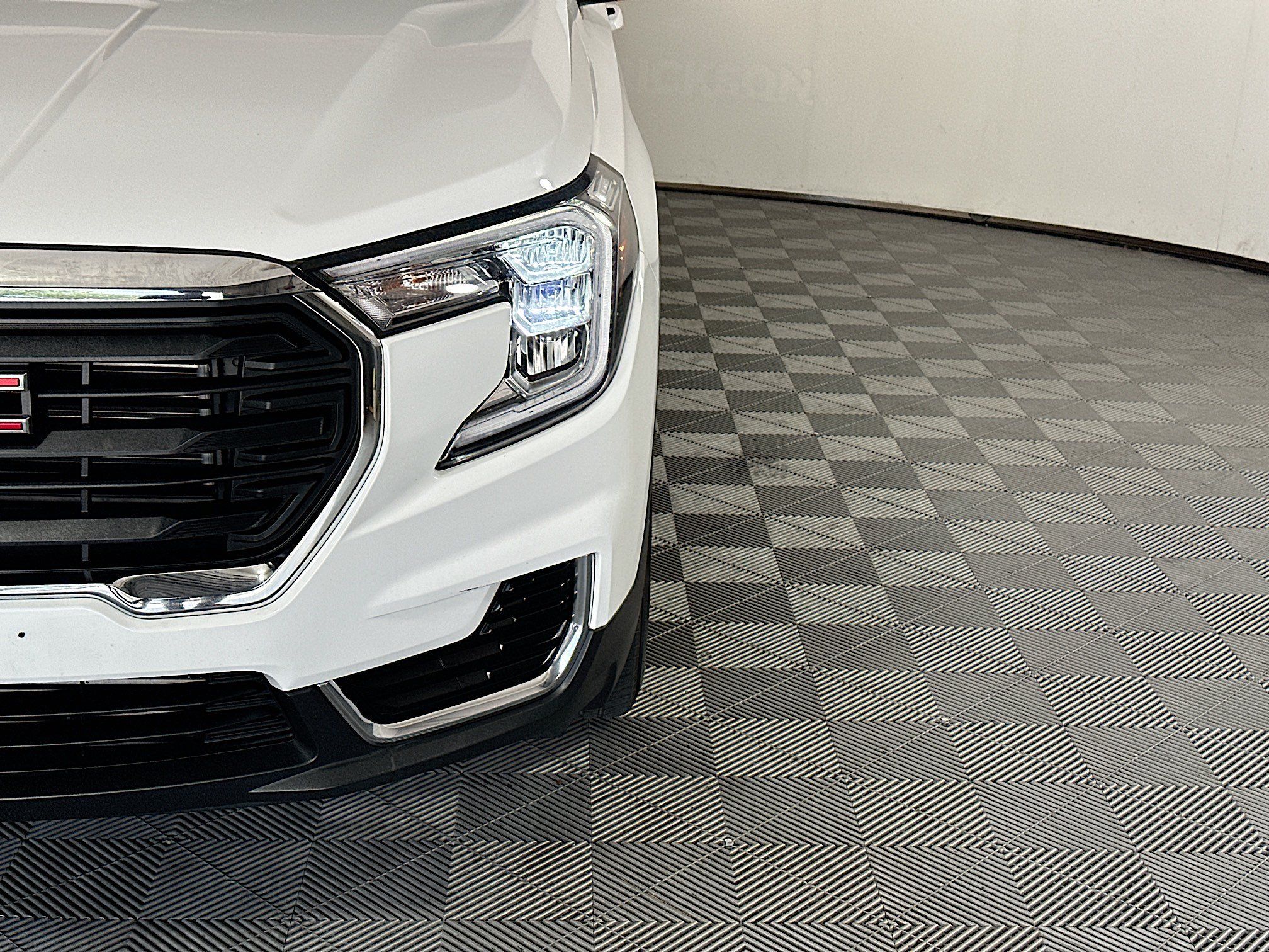 Used 2024 GMC Terrain SLE FWD image 9
