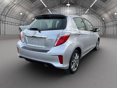 Used 2014 Toyota Yaris SE image 5
