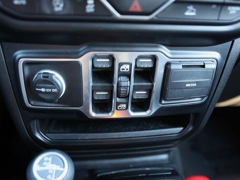 Used 2022 Jeep Wrangler Unlimited Sport image 29