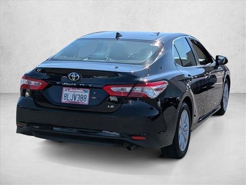 Used 2019 Toyota Camry LE FWD image 5
