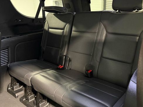 Used 2023 Chevrolet Suburban Premier image 16