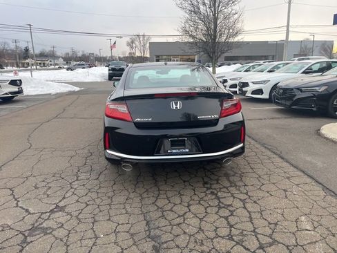 Used 2017 Honda Accord Touring image 11