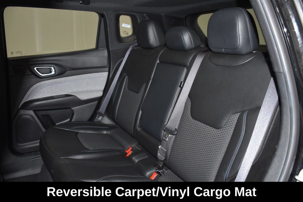 Used 2025 Jeep Compass Latitude w/ Sun & Sound Group AWD/4WD image 28