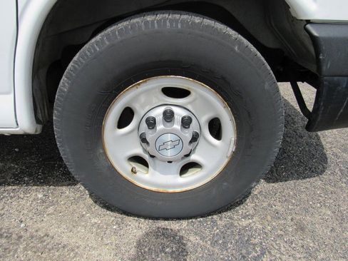 Used 2015 Chevrolet Express 2500 RWD image 9