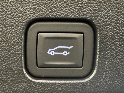 New 2027 Chevrolet Traverse Z71 w/ Enhanced Driving Package AWD/4WD image 32