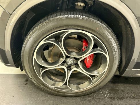 Used 2023 Alfa Romeo Stelvio Ti image 9