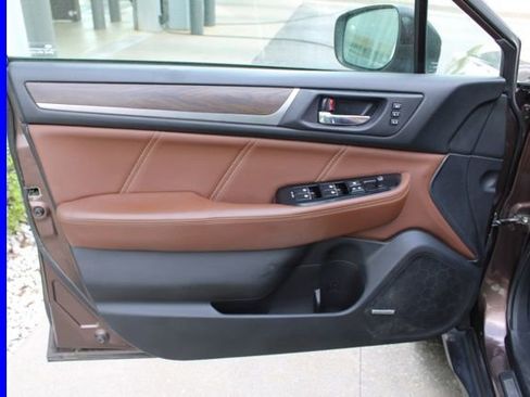 Used 2019 Subaru Outback 3.6R Touring AWD/4WD image 16