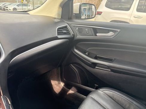 Used 2019 Ford Edge Titanium image 24