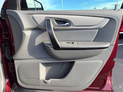 Used 2017 Chevrolet Traverse Premier image 16