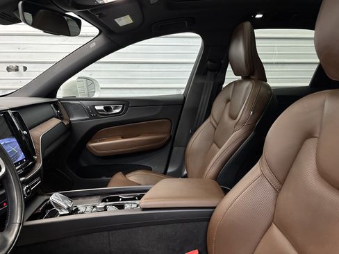 Used 2022 Volvo XC60 B5 Inscription image 21