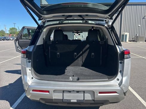 Used 2025 Nissan Pathfinder SL AWD/4WD image 23