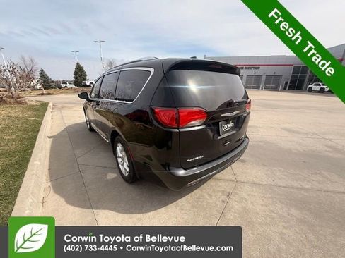Used 2020 Chrysler Pacifica Limited image 6