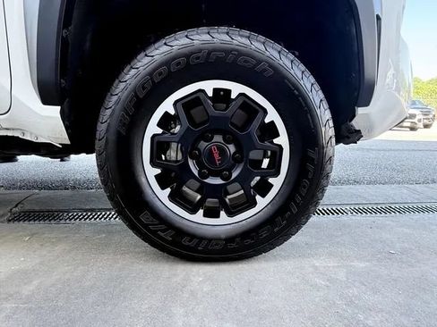 Used 2024 Toyota Tacoma TRD Off-Road AWD/4WD image 30