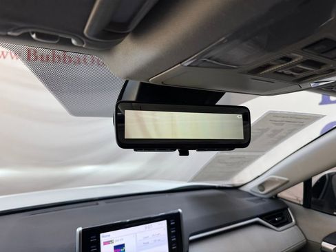 Used 2019 Toyota RAV4 XLE Premium image 16