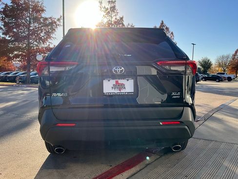 Used 2025 Toyota RAV4 XLE image 7