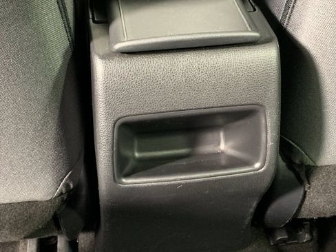 Used 2021 Toyota Corolla LE FWD image 32