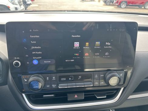 Used 2024 Toyota Grand Highlander XLE image 3