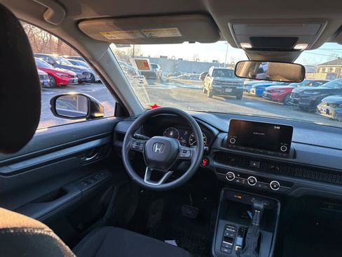 Used 2025 Honda CR-V LX image 33
