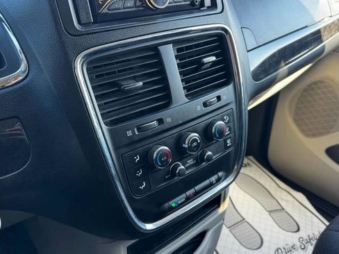 Used 2013 Dodge Grand Caravan SE image 28