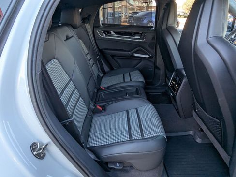 Certified 2025 Porsche Cayenne S image 24
