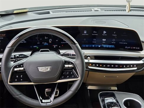 New 2025 Cadillac Lyriq Luxury image 12