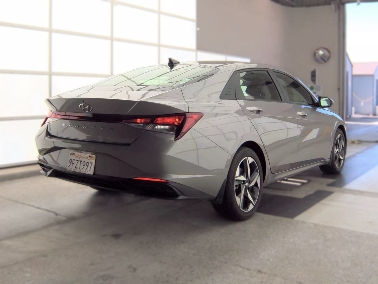 Used 2023 Hyundai Elantra SEL w/ Convenience Package FWD image 4