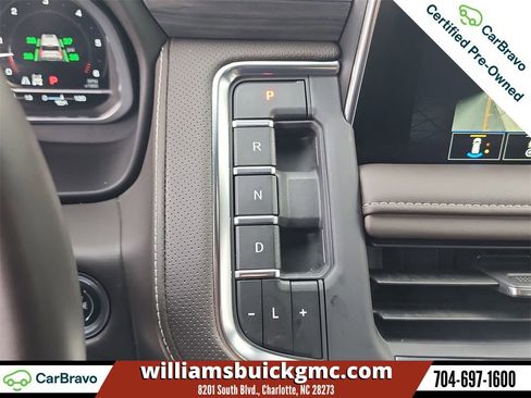 Used 2023 GMC Yukon SLT w/ SLT Premium Package image 17