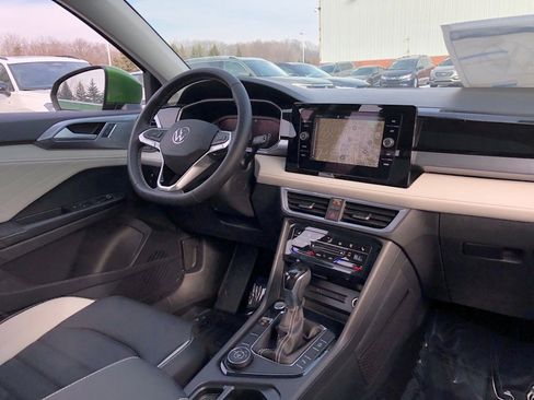 New 2026 Volkswagen Taos SEL AWD/4WD image 17