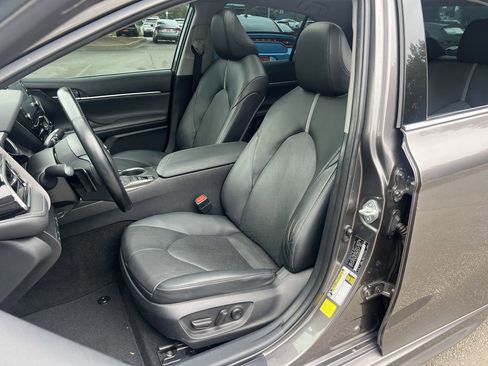 Used 2022 Toyota Camry XSE FWD image 16