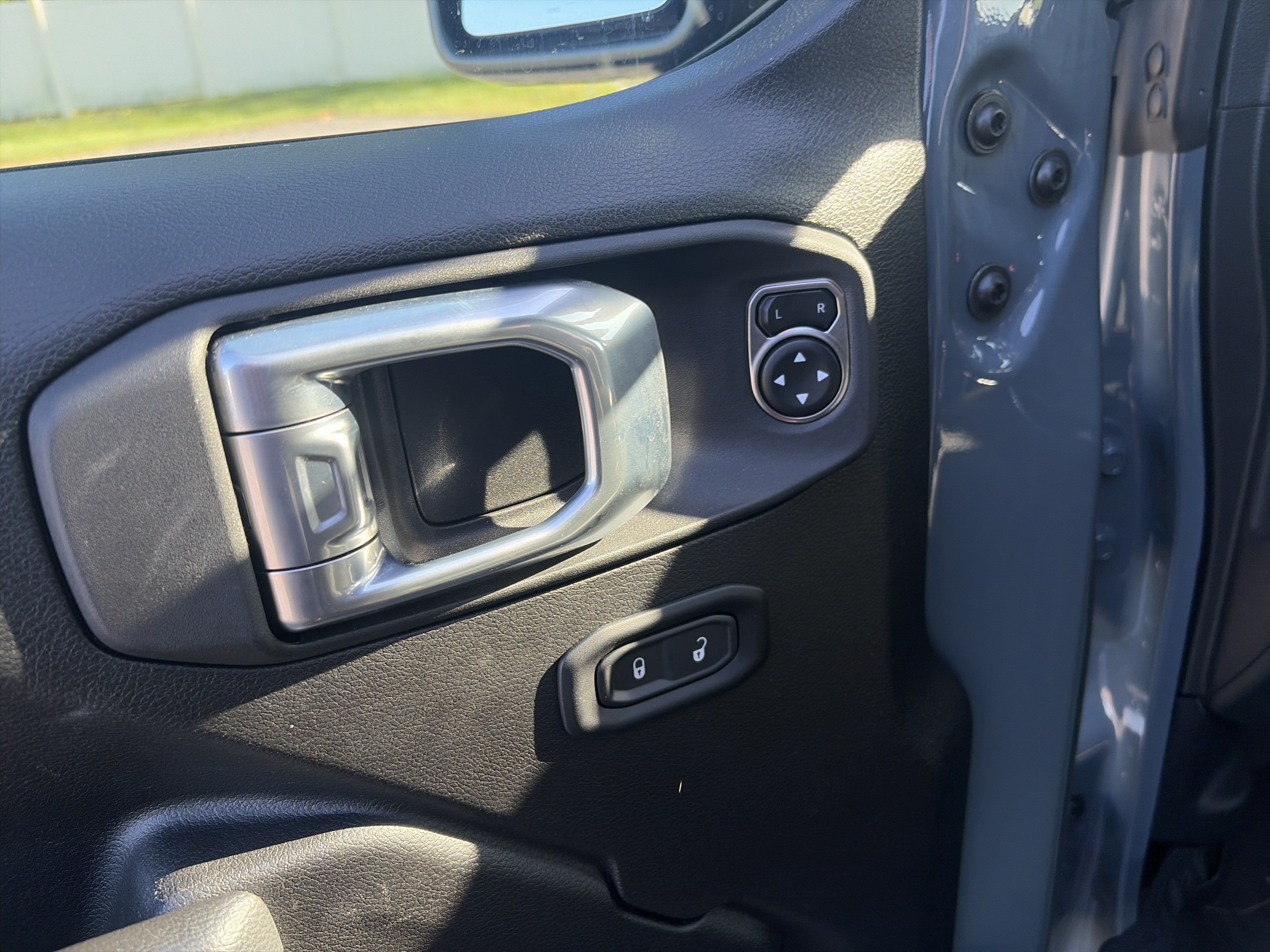 Used 2024 Jeep Wrangler Rubicon AWD/4WD image 18