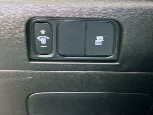 Used 2024 Kia Sorento S image 17