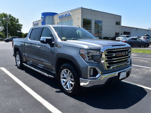 Used 2021 GMC Sierra 1500 SLT w/ SLT Premium Plus Package AWD/4WD image 2
